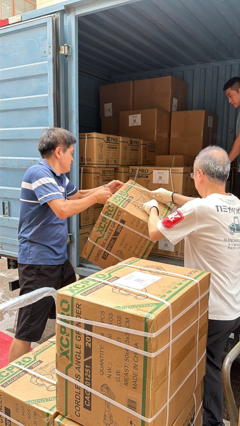 Loading 50 cartons containing 200 power tools for a buyer in Peru