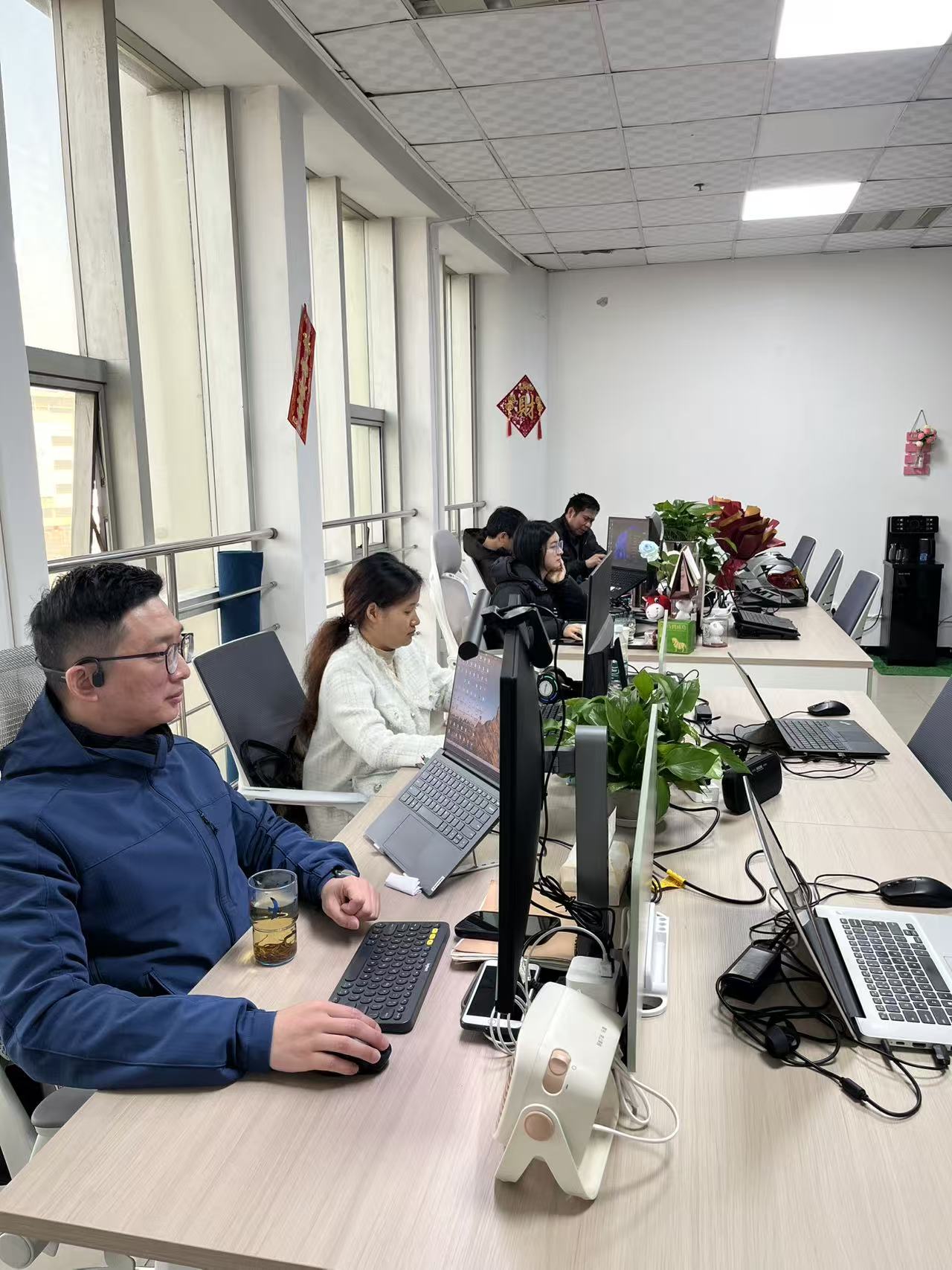Chupu local team working in the Yiwu office